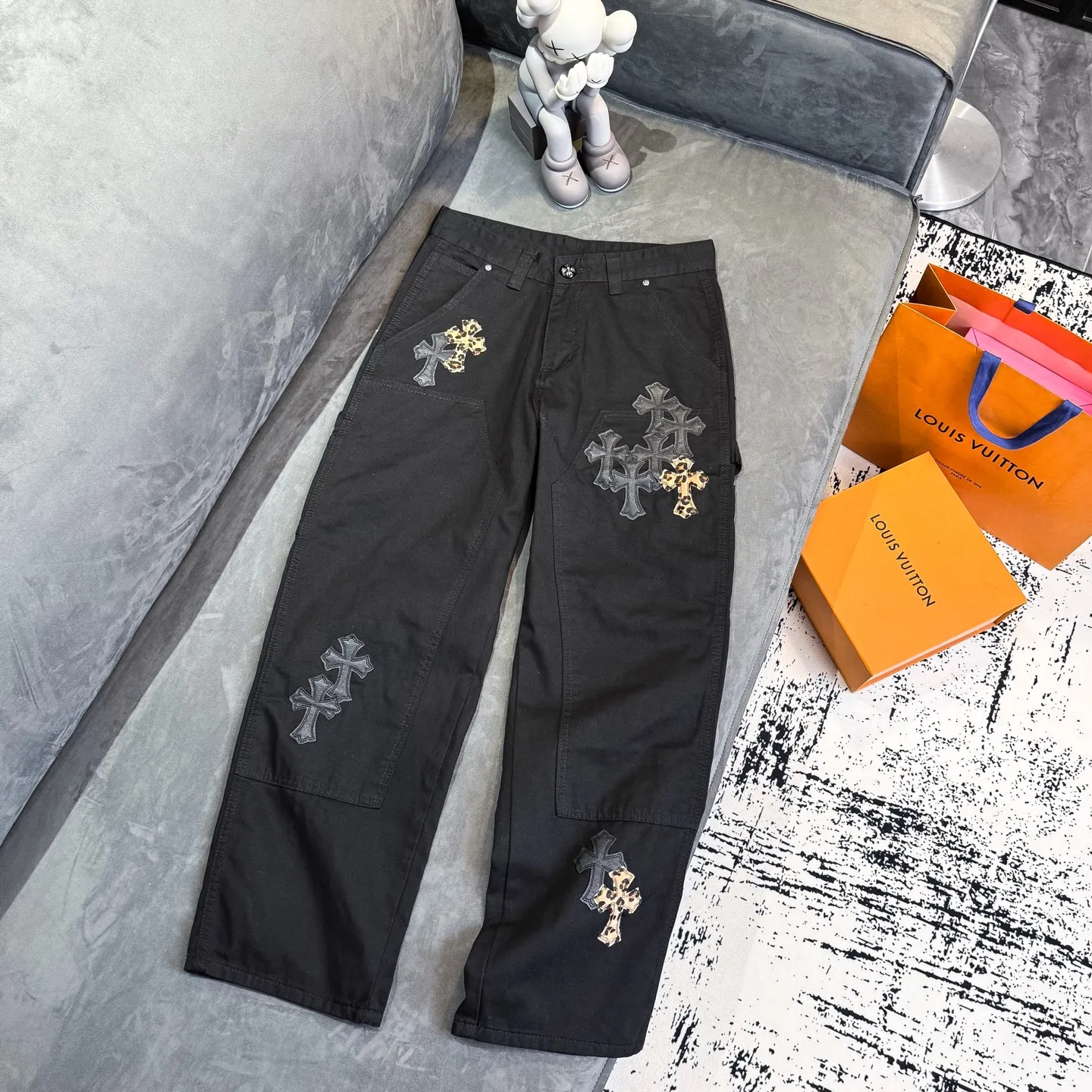P270 Chrome Hearts Leopard Print Jeans with Black Leather and Wooden Leather Elements Washed Jeans Authentically Restore the Ultimate Vintage Texture Three-Dimensional Fit Loose and Comfortable Not Slimming Appearing Tall and Slim Made by Manufacturers Original Quality Control Same Style for Men and Women Can Be Matched with Couples Versatile Recommendations Must-Have Jeans for All Seasons Fashionistas Have Been Disappointed From the Quality Selection of Fabrics, Cutting of Details, and Matching of Patterns, Everything Is Impeccable! The upper body is so handsome when worn...it can be easily worn by men, women and children! The craftsmanship is made of heavy-duty washed pure cotton denim fabric. After washing, it is soft and thick and looks very stylish when worn. Color: black Size: 28 30 32 34 36